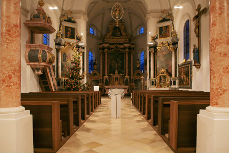 Beleuchtung im Kirchenschiff